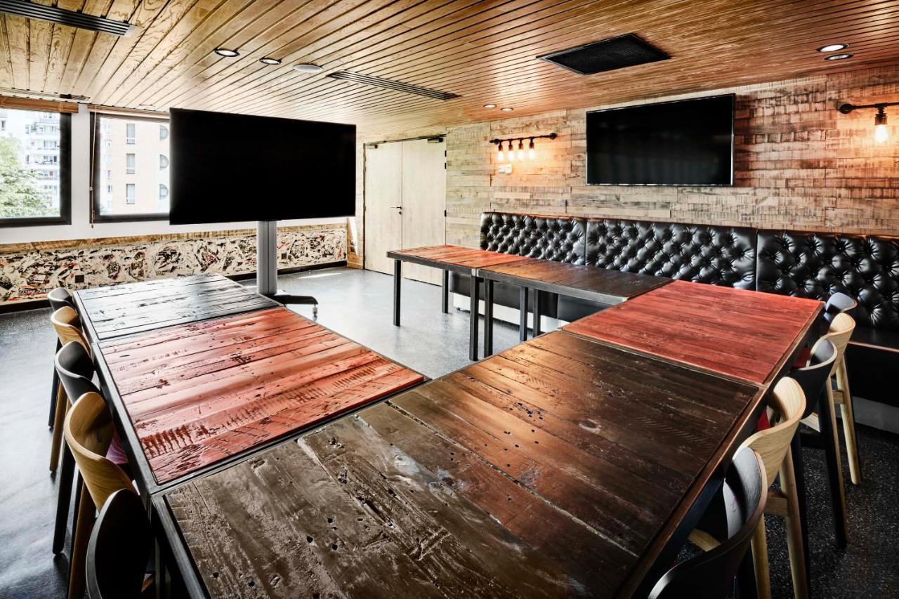 Generator Paris Hostel Ngoại thất bức ảnh The meeting room at the 2017 conference