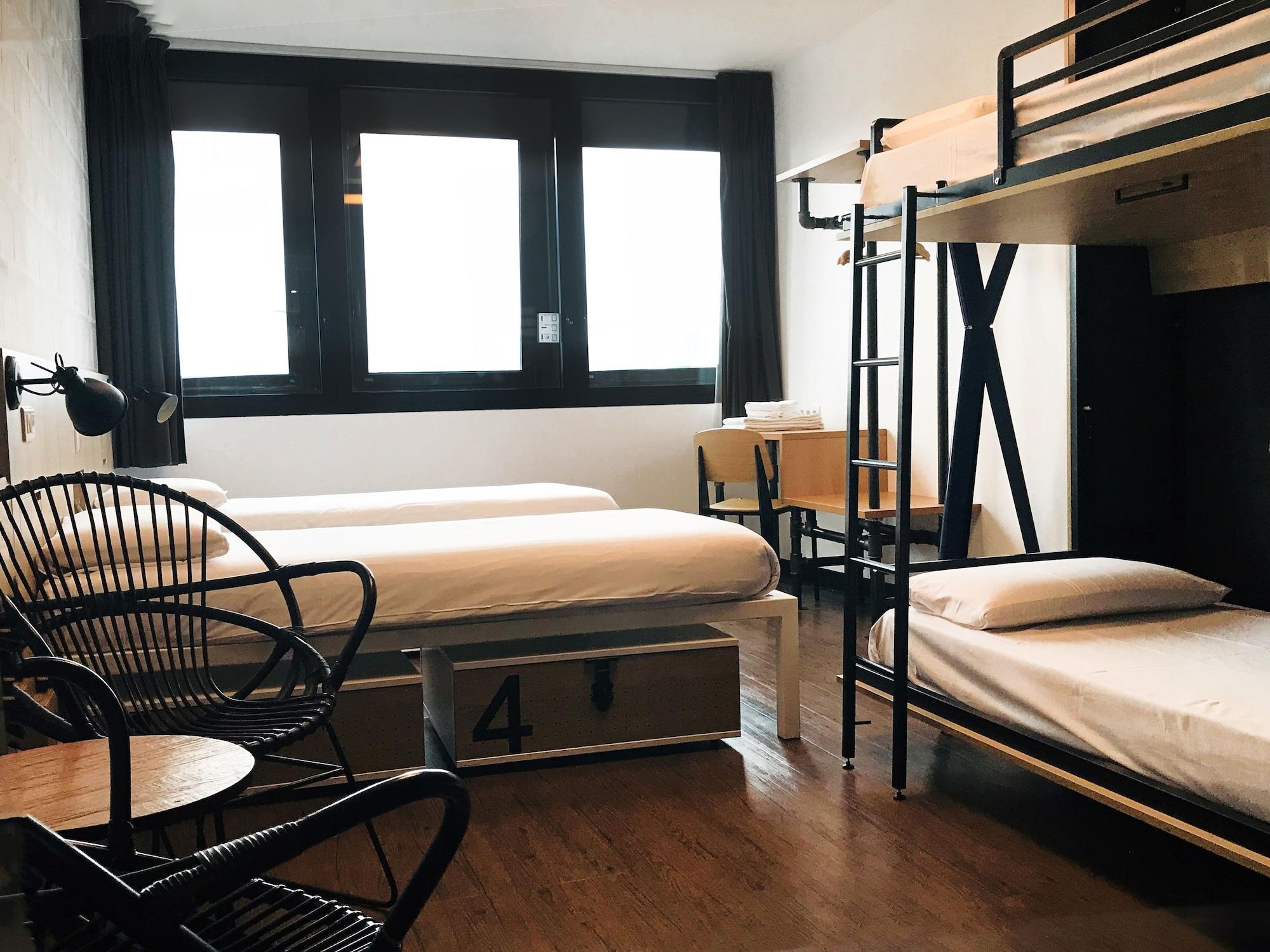 Generator Paris Hostel Ngoại thất bức ảnh Hostel room in Barcelona